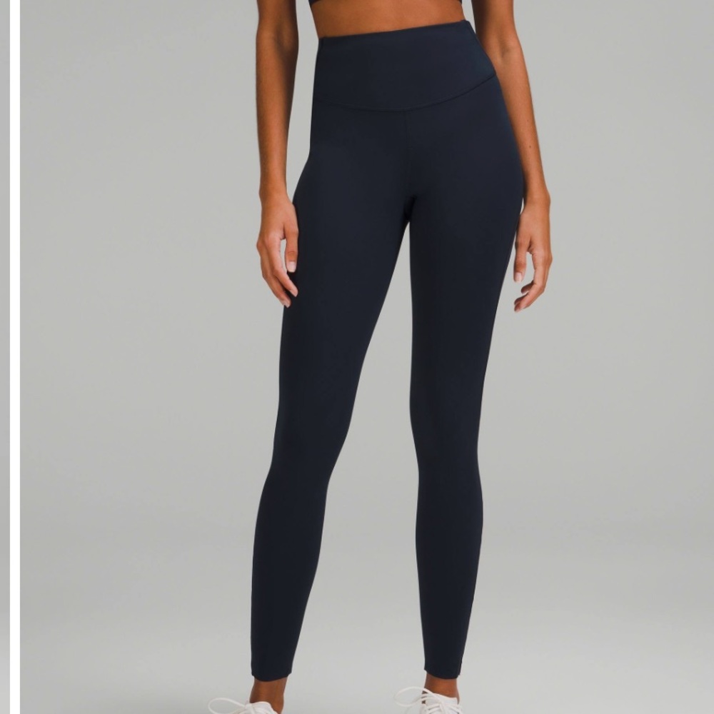 LULULEMON Base Pace Size 8 28 Inch Inseam